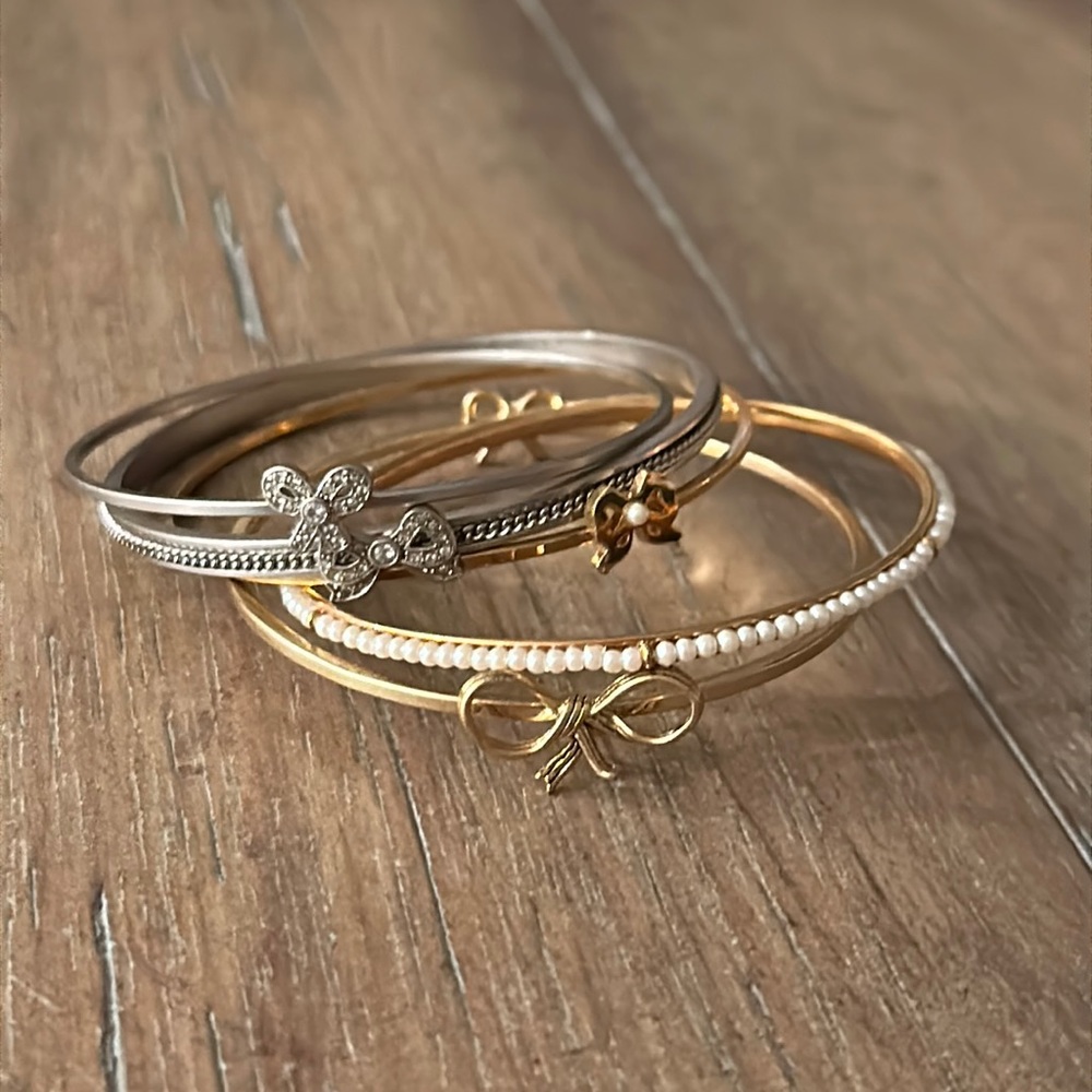 Juicy Couture Bows and Pearls Silver and Gold Bangle Bracelets (5)